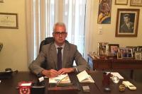 Ο Χρίστος Λιάπης, για να τιμήσει τη γιορτή του Πατέρα, προσφέρει δωρεάν ιατρικές υπηρεσίες στους πάσχοντες από τη νόσο του Πάρκινσον