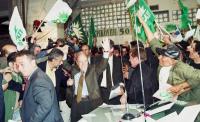 9 Απριλίου 2000: Το Σημιτικό ΠΑΣΟΚ, του φιάσκου του Χρηματιστηρίου, κερδίζει ξανά τις εκλογές