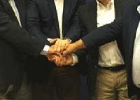 Ωρε παλληκάρια, μην τσακώνεστε, δώστε τα χέρια για το καλό του τόπου