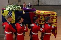 «Σαν των πολλών ανθρώπων τις κηδείες»: Ο θάνατος και η κηδεία της Ελισάβετ Β΄  