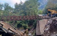 Ενα χρόνο σχεδόν μετά τις πλημμύρες και περιμένουν να γίνει γέφυρα στα Στουρναραίικα